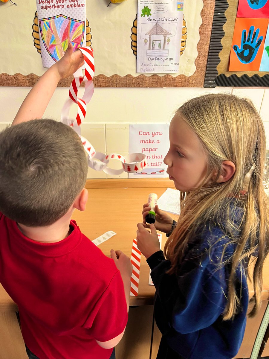 Hendrefoilan's tweet photo. Year 1/2 Turtles enjoyed a break from rehearsals to do some Christmas themed maths. Matching presents to their 3D shape name, weighing them and making a paper chain that is 1m long. #hdfpturtles #hdfpNum https://t.co/AfMGyJ91id