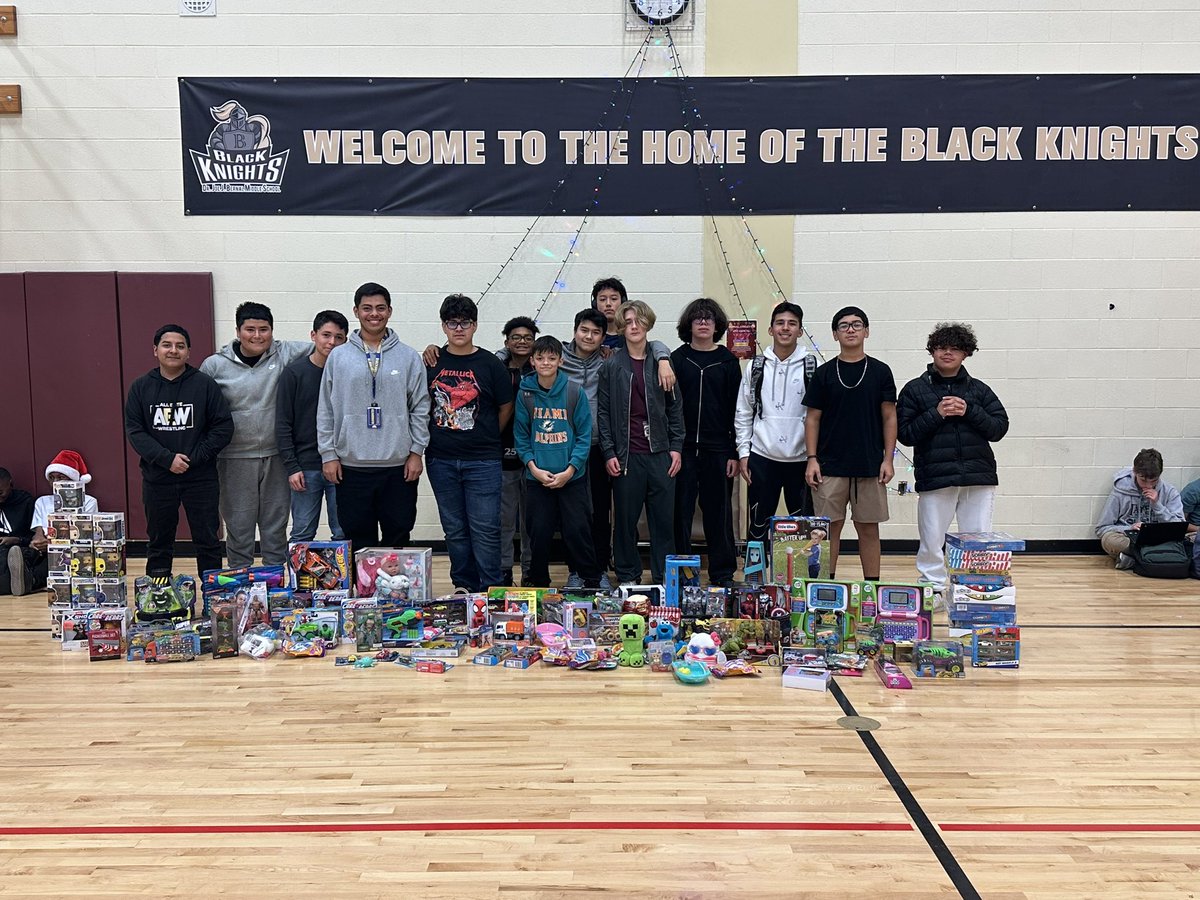 BernalKnights's tweet photo. Very successful toy drive this year for the Black Knights!!! Thank you to these athletes and parents for donating and making this holiday a bit brighter for those in need! #TeamBernal #TeamNorthside https://t.co/O9G9NPU1Qe