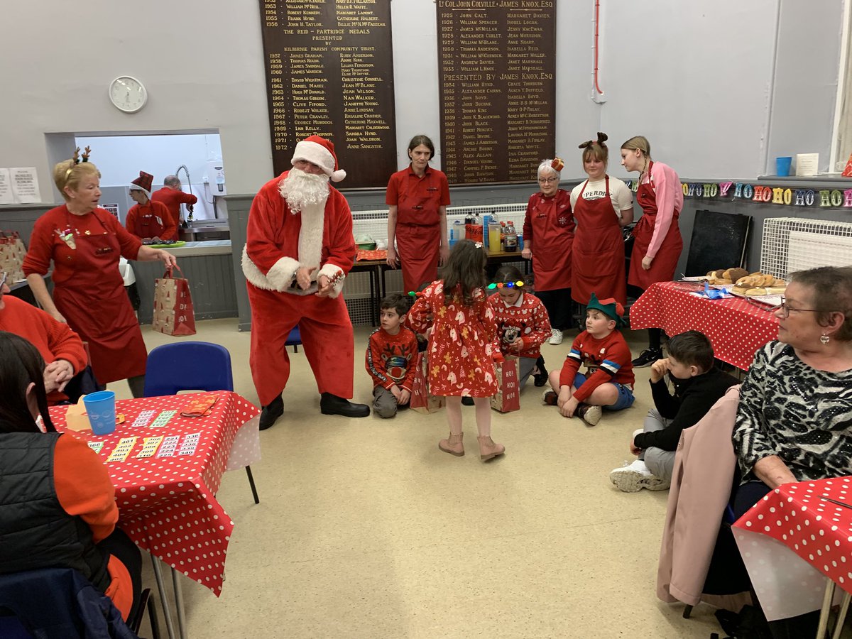 Anthea_Dickson's tweet photo. Busy, noisy, chatter &amp; laughter are all evident at a @CafeSolace #Christmas meal. A delight to welcome guests from #KilbirnieParishChurch choir - &amp; of course, Santa! Special thanks too to @AnnRuss91249868 &amp; @IainCam3476 &amp; our fabulous volunteers for a great evening! #community 🎄 https://t.co/TfUR3loVwm