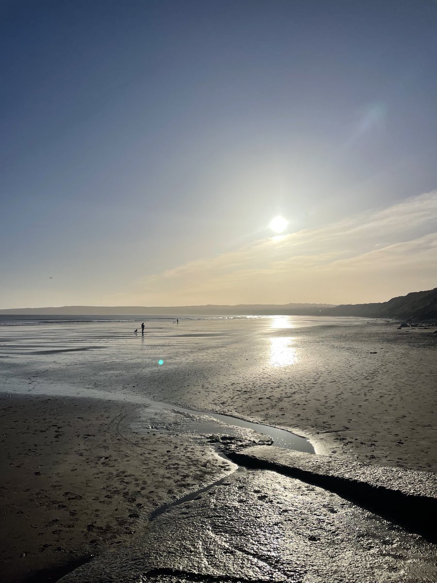 Adrienne018's tweet photo. Beautiful winters morning on Filey beach #troutcottagefiley #selfcatering #yorkshirecoast #seaair https://t.co/qpCQgGGhaH