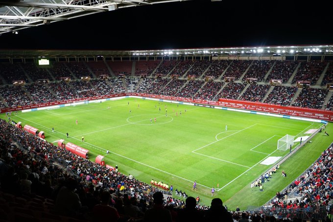 GradaBpro's tweet photo. 𝟮𝟭.𝟯𝟰𝟰 𝗲𝘀𝗽𝗲𝗰𝘁𝗮𝗱𝗼𝗿𝗲𝘀 en el estadio Enrique Roca esta noche [@realmurciacfsad vs @lafabricacrm]

🆕 Es el récord de asistencia a un estadio de 1RFEF en la temporada 24/25.

Por poner en contexto, ningún partido de la pasada jornada de #LaLigaHypermotion llegó a esa cifra.