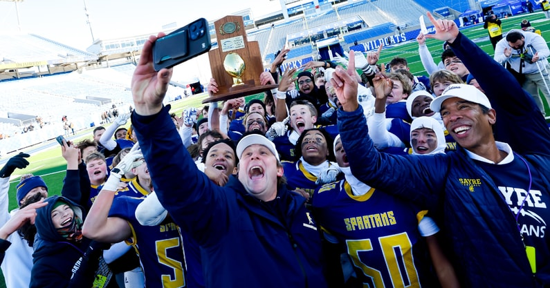 KSRonX's tweet image. Sayre didn't have a football team until 2018.

On Friday at Kroger Field, the Spartans polished off a 15-0 record by beating Raceland 27-22 for the school's first-ever Class A state championship.

RECAP: on3.com/teams/kentucky…
