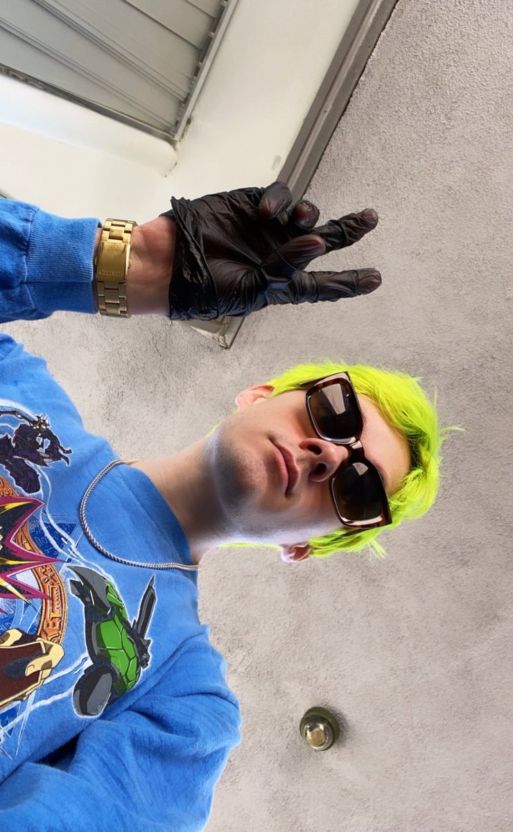 awsten tweet picture