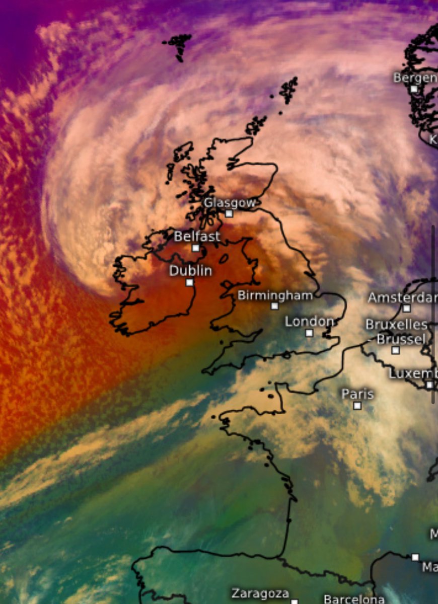 CarlowWeather's tweet image. Latest gusts as of 9pm is Sherkin Island 120kmh and private station in Moneypoint up to 129kmh but it is elevated site. #StormDarragh already causing a lot of big power outages in Kerry. A busy few days ahead for @ESBNetworks who always do amazing work.