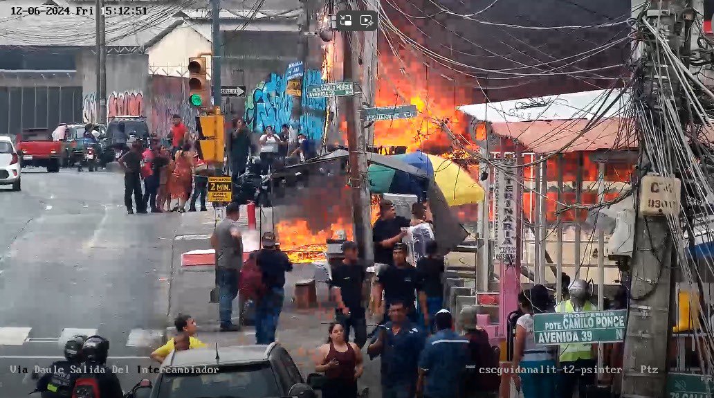 ecuadorprensaec's tweet image. VORAZ INCENDIO EN MAPASINGUE 

En el kilómetro 6.5 de la vía a Daule, norte de Guayaquil, se visualiza un incendio de grandes magnitudes. 

Personal de 🚒@BomberosGYE
se encuentra en el sitio para el control del siniestro con 11 unidades. 

#Guayaquil #Mapasingue #incendio…