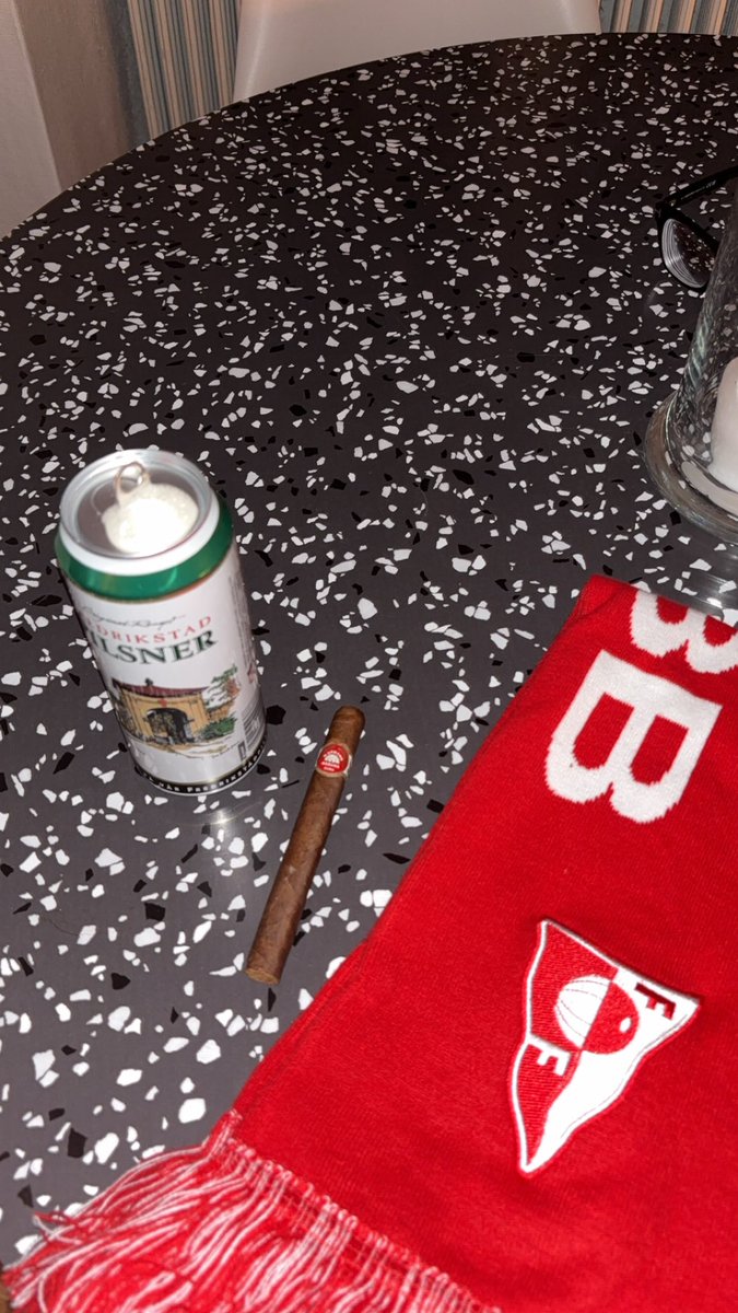 Ikke mye som er bedre en cupfinale helg, Fredrikstad pils og H. Upmann.