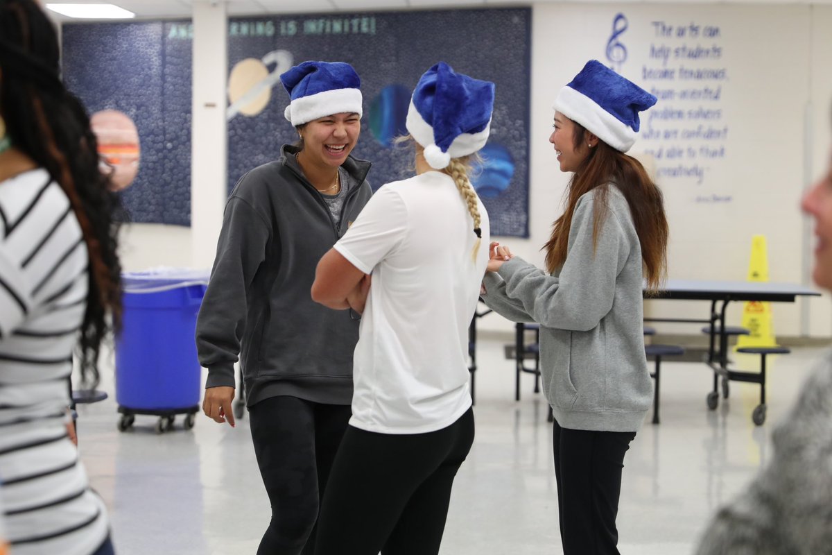 GatorsExp's tweet photo. #7daysofGatorsTracks🎁
Delivery Day 2:
📍Marjorie K Rawlings Elementary School
#GoodwillGators | @towerhillinsurance | @FLBlue | @truist https://t.co/OUohDwfc1z
