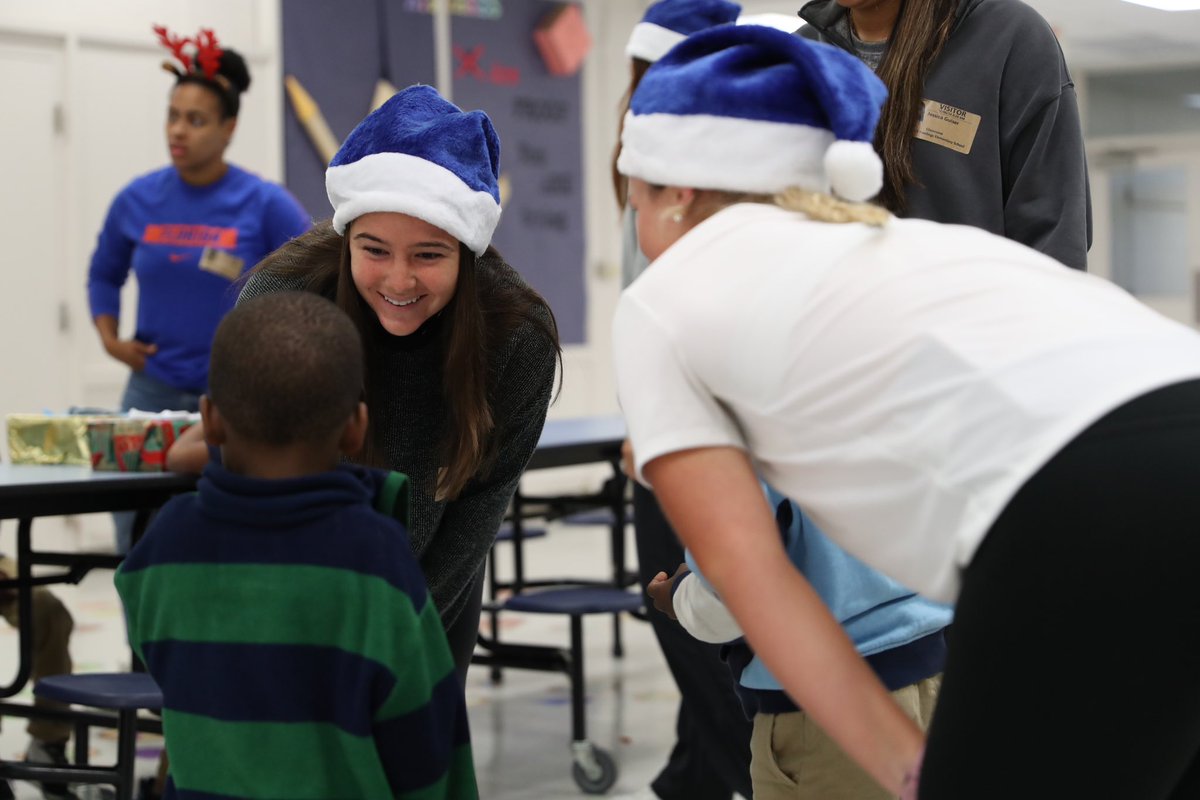 GatorsExp's tweet photo. #7daysofGatorsTracks🎁
Delivery Day 2:
📍Marjorie K Rawlings Elementary School
#GoodwillGators | @towerhillinsurance | @FLBlue | @truist https://t.co/OUohDwfc1z