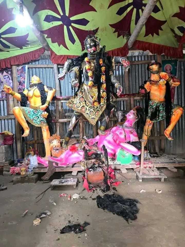 TheWomanUSA's tweet photo. Today, extremist Muslims attacked and vandalized the idol at the Kali temple in Netrokona Sadar Upazila!!
06-12-2024(4pm)

#SaveBangladeshiHindus 
#AllEyesOnBangladeshiHindus 
#FreeChinmoyKrishnaDas 

@RadharamnDas @realDonaldTrump @TulsiGabbard @PMOIndia @adgpi @TimesAlgebraIND https://t.co/V4uHTqrTHY