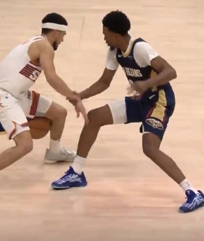 kray1voice's tweet photo. Glad we now know what "marginal contact" looks like @nba! Be sure and make that part of @suns defensive drills moving forward. #smdh 🙄 https://t.co/tO0fM0lVK3