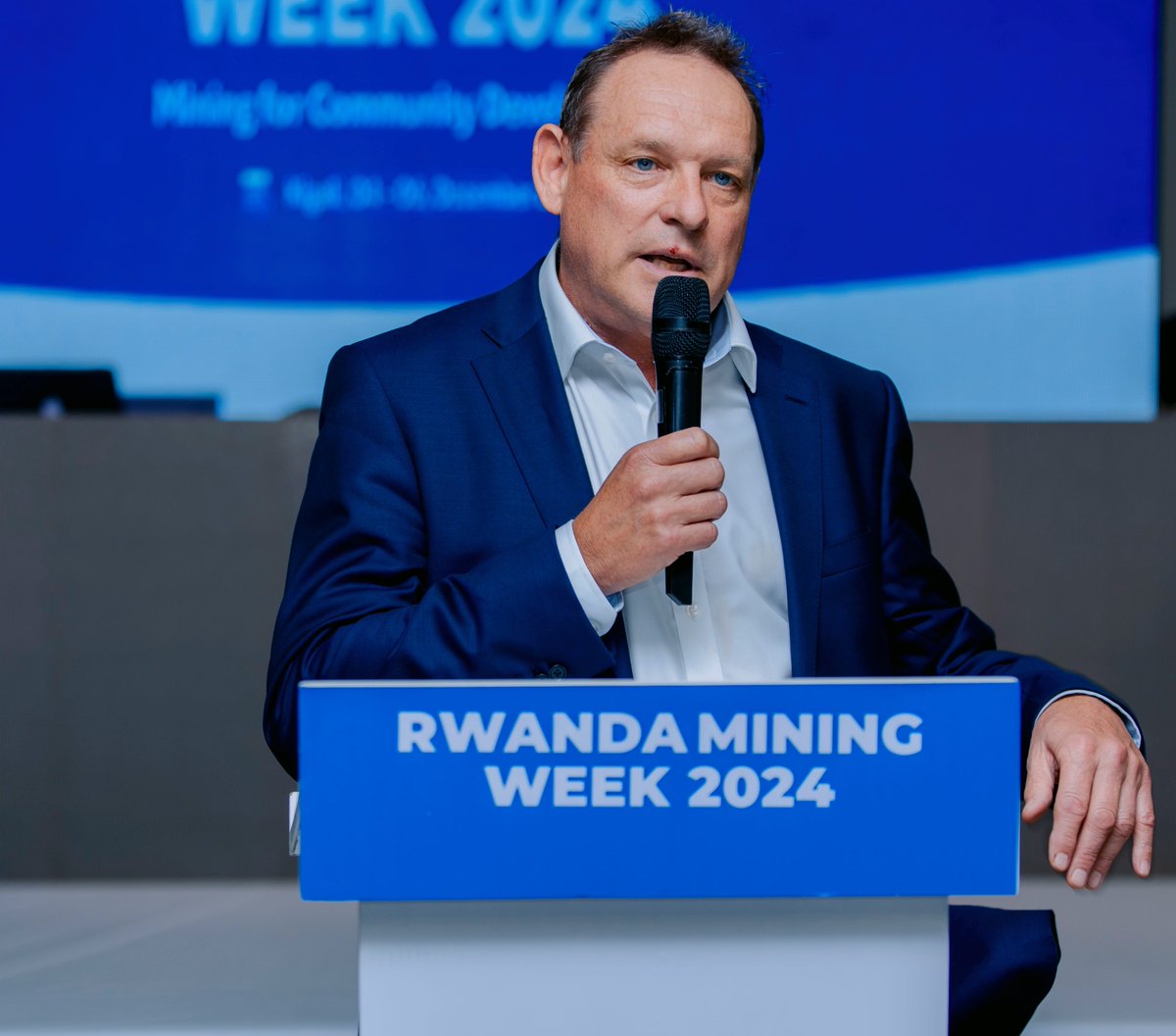 RwandaMinesB's tweet image. This evening marked the successful closing of #RwandaMiningWeek, celebrating collaboration in the mining sector. Highlights included sponsor & exhibitor awards, remarks from industry leaders & partners, and networking. Together, we shape the future of mining #MiningForDevelopment
