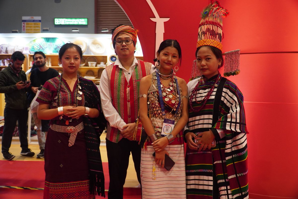 SaviourKalai's tweet photo. Experience the vibrant essence of Northeast India at the Ashtalakshmi Mahotsav in the heart of Delhi. Immerse in rich culture, exquisite crafts, and delectable cuisine.

#Tripura #Tiprasa #NorthEastIndia #AshtalakshmiMahotsav2024 https://t.co/HlCn8DQcic