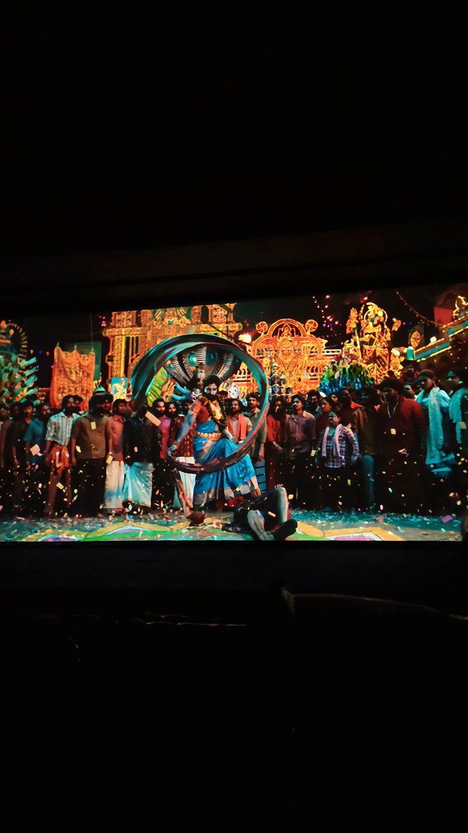 Ravitejayarram6's tweet photo. @alluarjun Anna just wanna ask you one thing "set ki velle mundhu ey brand taagi dengav saami 🫠
And aa climak fight yendayya ❤️‍🔥💥 pichalu chethiloki ochesinay "🥵💥
One more reason to feel proud for being a fan of you 🫠✨
Admiring the writings of suku sir @SukumarWritings 🙇🏻‍♂️ https://t.co/NCf1NAwpO9