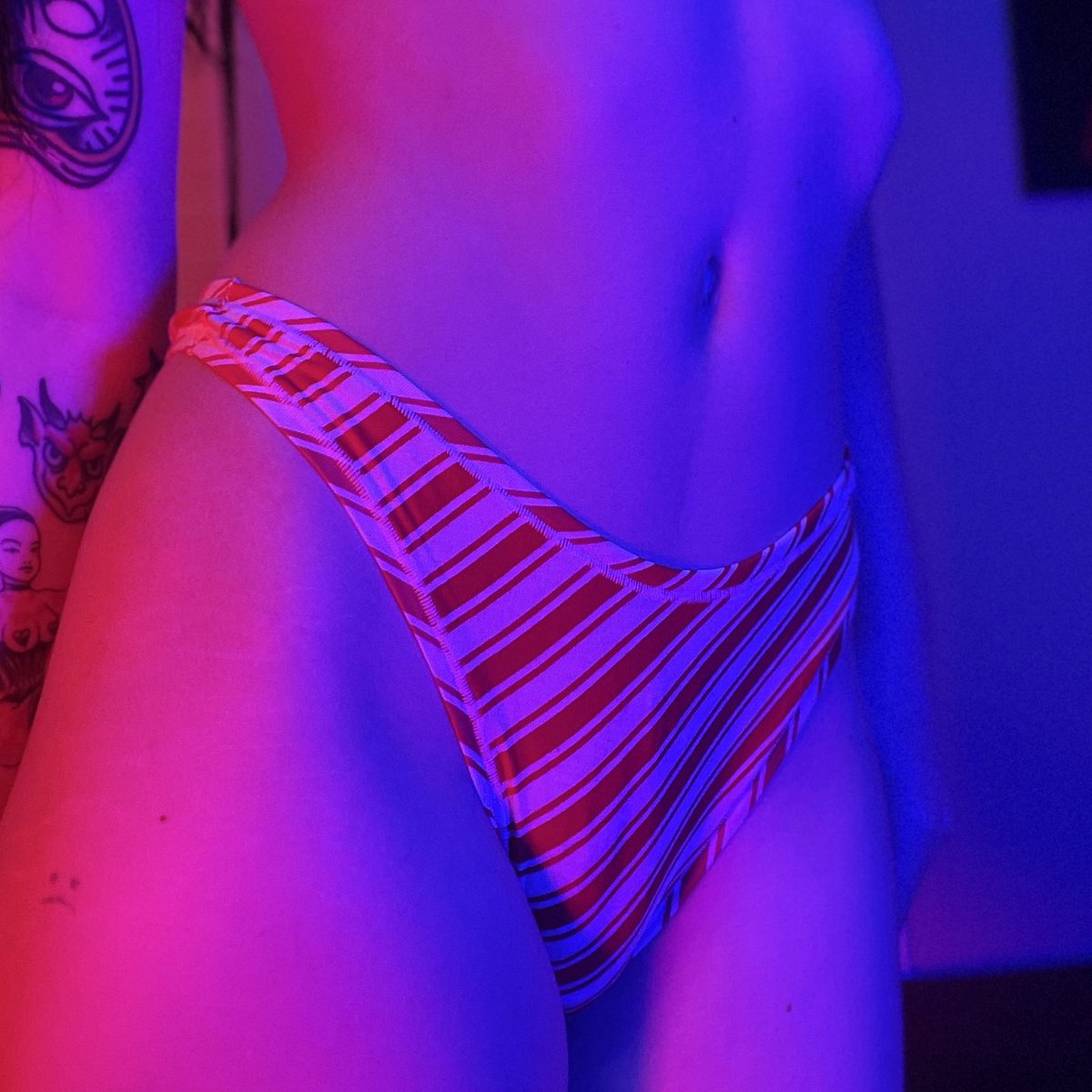 🎄SELLING WORN PANTIES🎄
$50 for day worn panties shipped to your door, along with a hand written note by me! 🎁Treat yourself this holiday season 🎁 https://t.co/HLUZDv0mW7