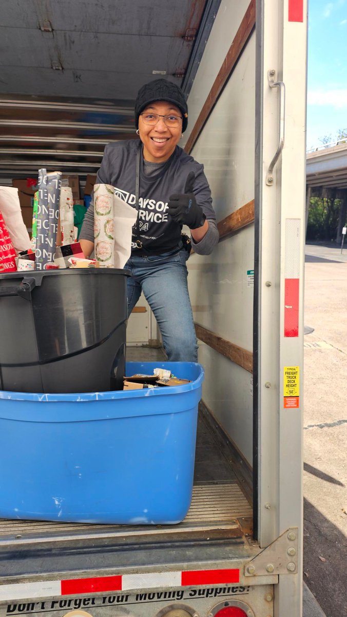 TPxComm's tweet image. This week, the Houston, TX team, led by Jason Slann, gave back in a big way as we continue our #DaysOfService!  The group sorted toys, organized, and worked together to spread holiday cheer. Thank you to everyone who made this day so impactful!
#WeAreTPx