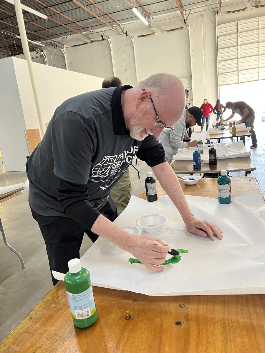 TPxComm's tweet image. This week, the Houston, TX team, led by Jason Slann, gave back in a big way as we continue our #DaysOfService!  The group sorted toys, organized, and worked together to spread holiday cheer. Thank you to everyone who made this day so impactful!
#WeAreTPx