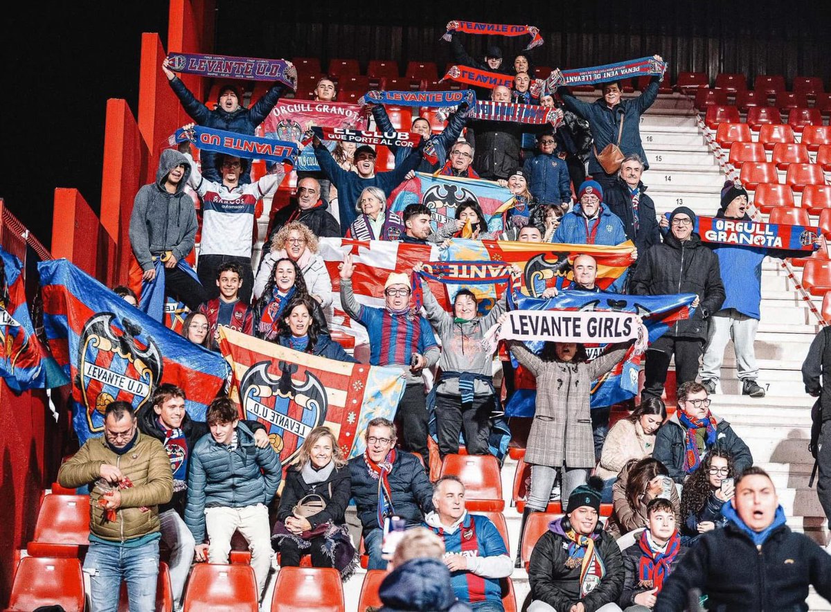DelegacioPenyes's tweet photo. Agraïm als aficionats desplaçats i els dessitgem una bona tornada a casa. Matxo Llevant 💙❤️ https://t.co/plwBiOM2cb