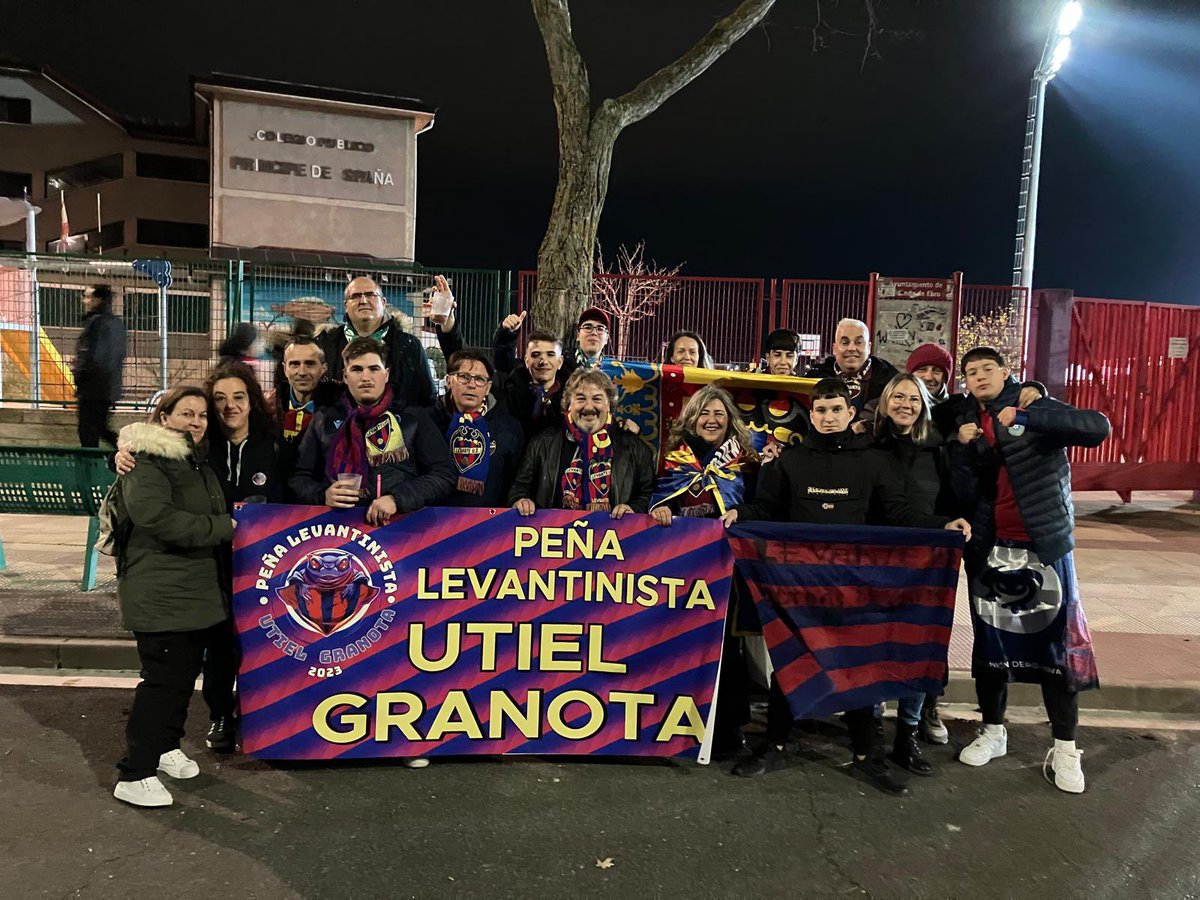 DelegacioPenyes's tweet photo. Agraïm als aficionats desplaçats i els dessitgem una bona tornada a casa. Matxo Llevant 💙❤️ https://t.co/plwBiOM2cb