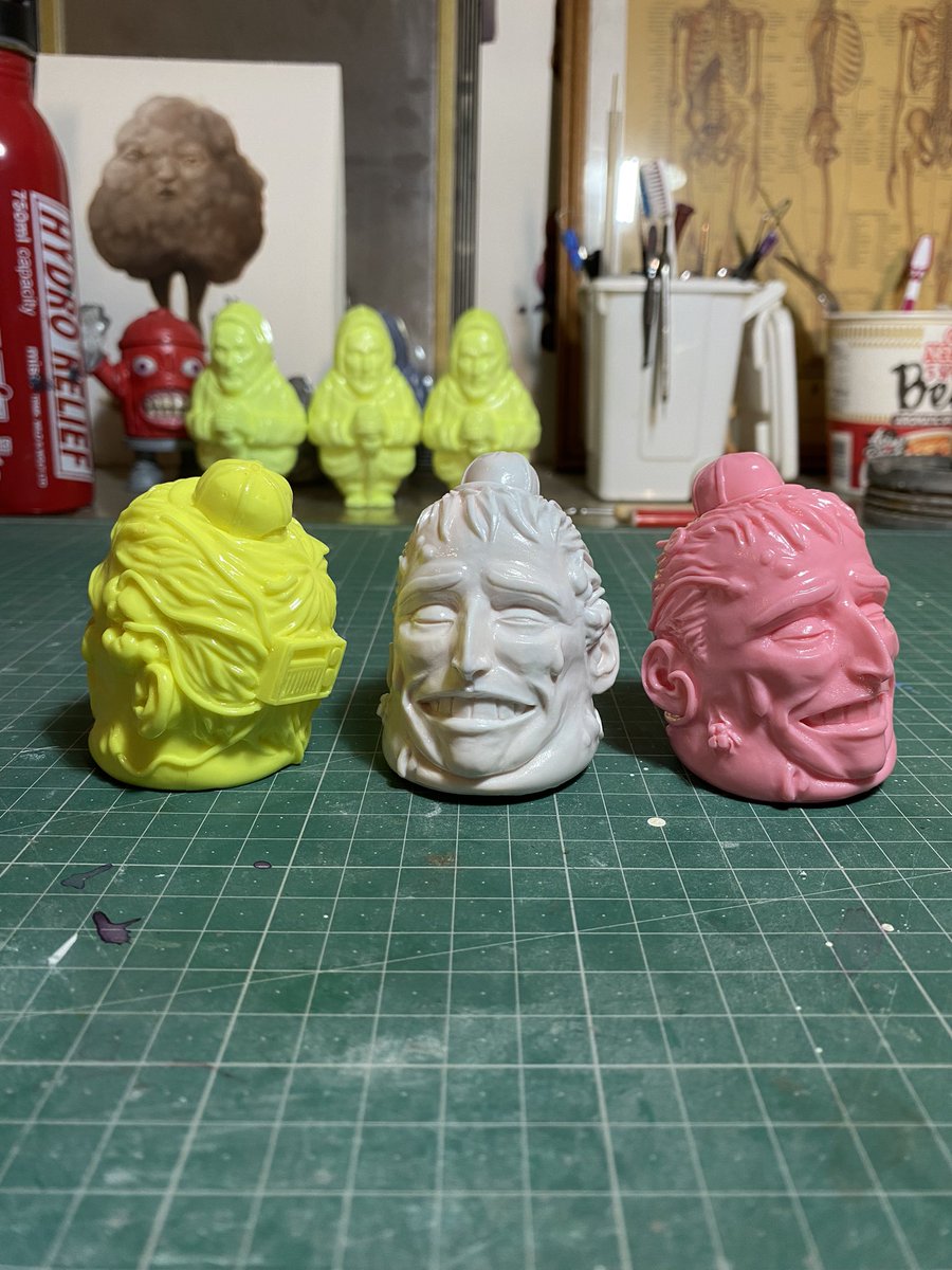 pedro_podre's tweet image. Cast some resin heads today 🍭

#handsculpted #resintoy #toymaking