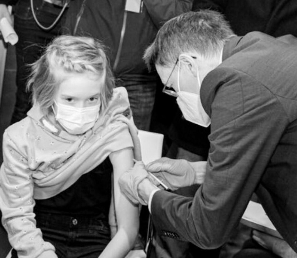 DrPuerner's tweet photo. Die COVID Impfung der Kinder und Jugendlichen war eine Bösartigkeit. https://t.co/cSwZhZAbd5