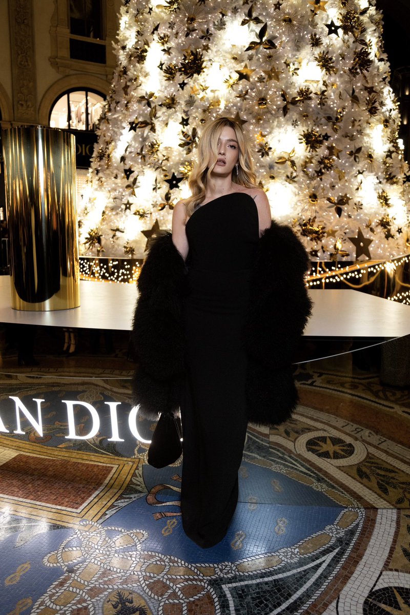 Attending <a href="/Dior/">Dior</a> Christmas in Milano #EleonoraCarisi #Dior #DiorBeauty