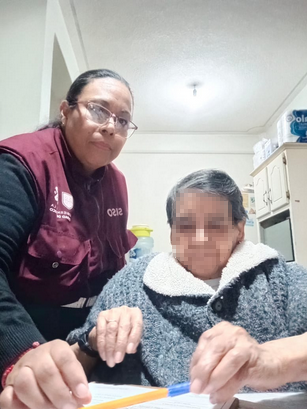 INED_CDMX's tweet photo. #PSAM visitan a #PersonasMayores de la Alcaldía #VenustianoCarranza para conocer su estado de salud, físico y psicológico e informando sobre los servicios que el #INED brinda
@SEBIEN_cdmx
#DerechosHumanos
#EnvejecimientoDigno
#CapitalDeLaTransformación https://t.co/2dRDkQgFoG