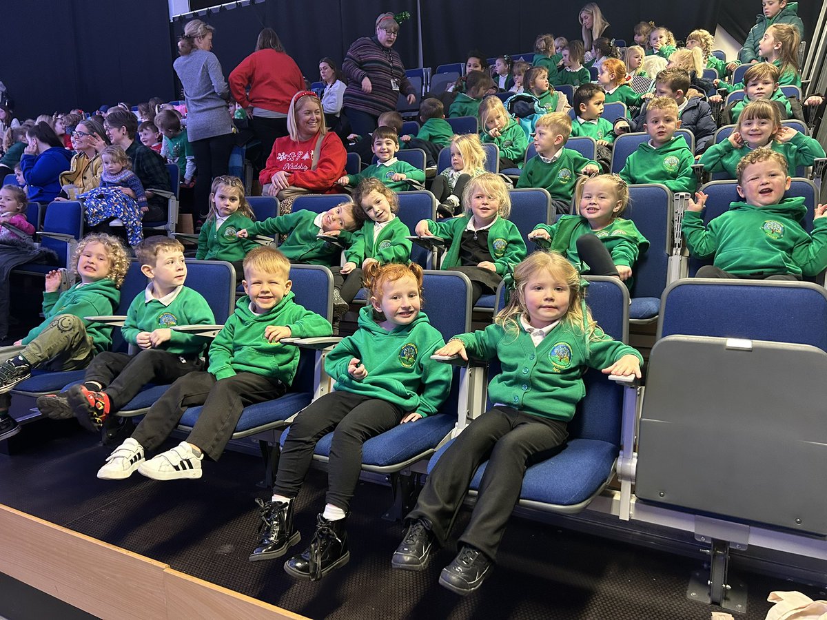 Tirdeunaw's tweet photo. Pleser cael mynd â phlant Meithrin ar ein trip Nadolig heddi i’r @cwtshnewydd ac i sioe Cyw. Cafodd pawb amser gwych!!!
A pleasure to take Nursery children on our Christmas trip to @CwtshNewydd Play area and to @ S4C Cyw show. Everyone had a great time! 😀
#CC1 #Meithrin https://t.co/lOMCYBI5TS