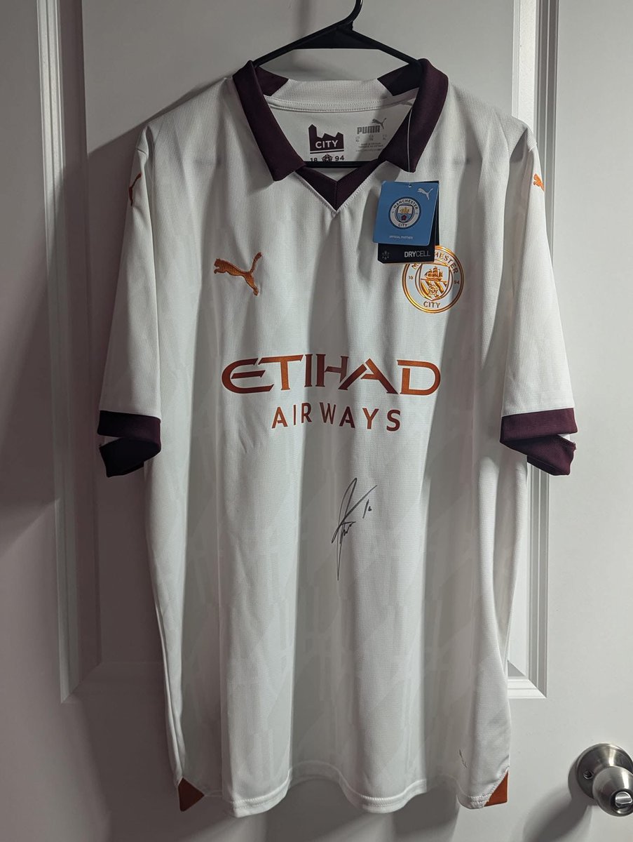 ManCityGR's tweet photo. Also, we’re running a raffle for a signed Rodri jersey! To enter, bring any new or gently used winter clothing item to Logan’s Alley during a City match in December. Let us know if you have any questions! https://t.co/jo5BxpK6EL