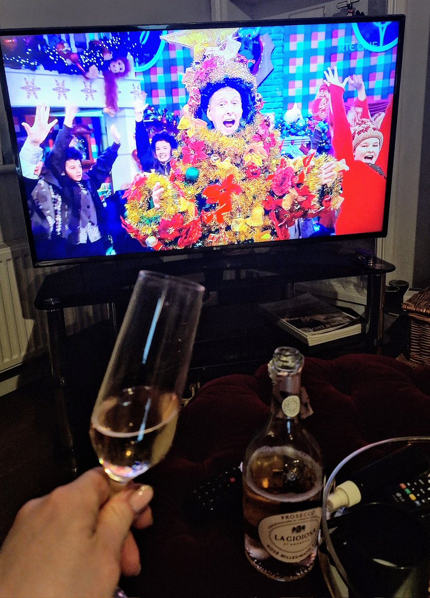 amraf66's tweet photo. No kids, but got prosecco! Christmas has begun!! Enjoy everyone! #toyshow https://t.co/DpODpFzBQW