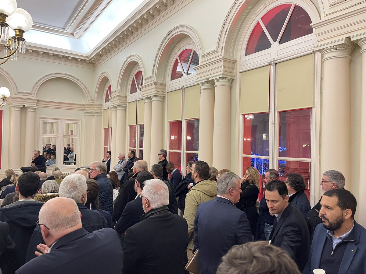 NousFrance_fr's tweet photo. Merci aux Saint-Quentinois et aux délégués territoriaux Hauts-de-France de @NousFrance_fr venus nombreux ce soir, à Saint-Quentin pour #SeFrotterLaCervelle 🧠 https://t.co/fxSdrqs1pe