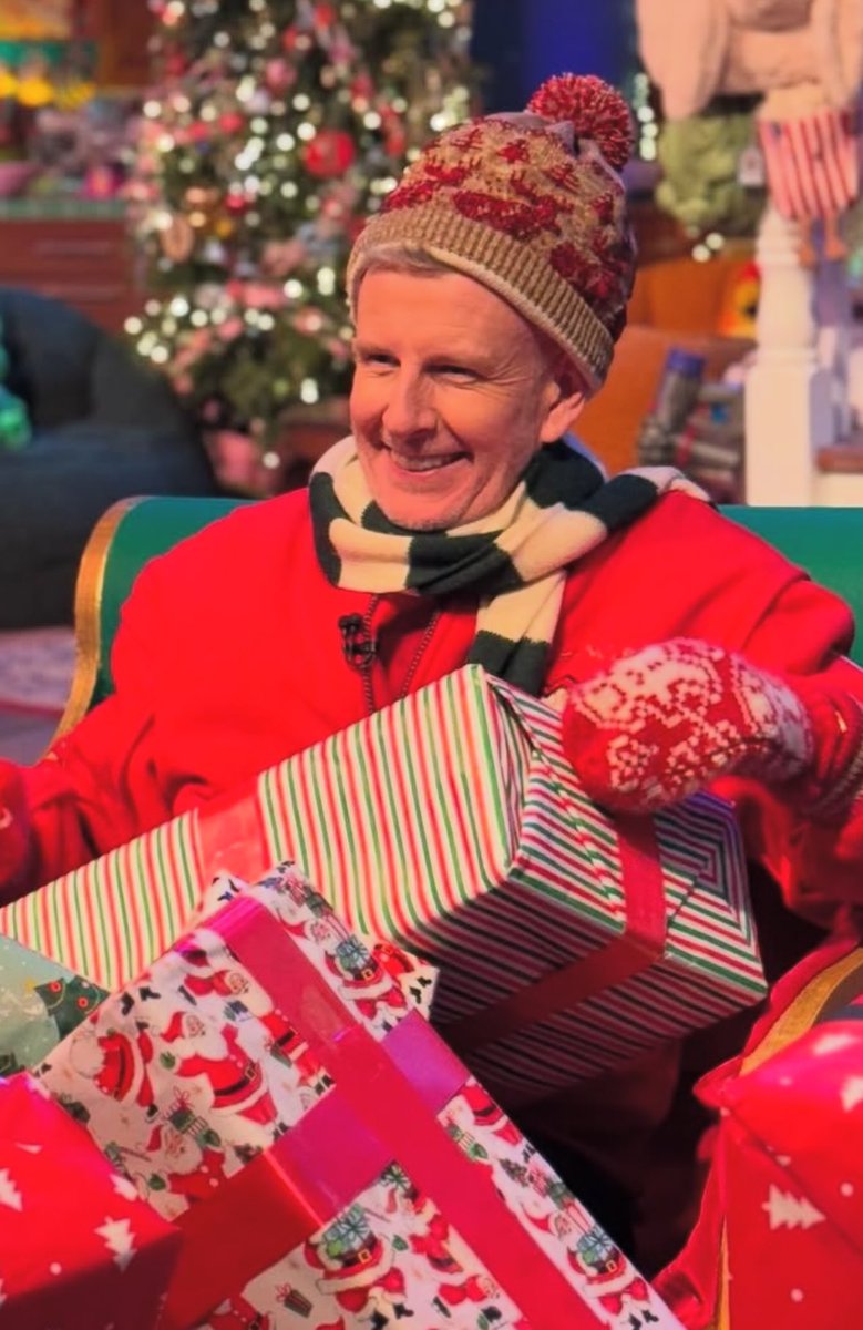 seanc2804's tweet photo. Me at the start of the year vs Me at the end of the year #LateLateToyShow https://t.co/WsWf4TD1Fx