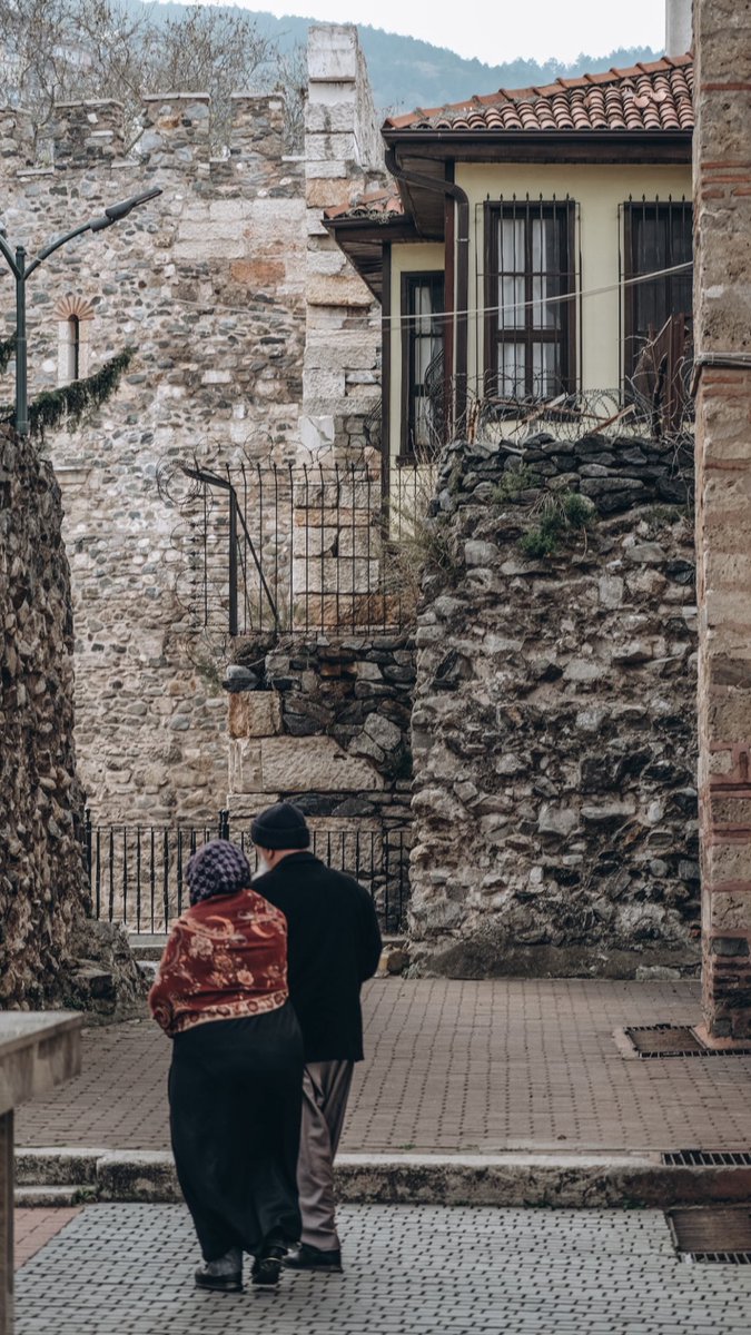 Allah; Edebiyle,ahlâkıyla,sadâkatiyle örnek olana denk getirsin…

|| Bâzgeşt