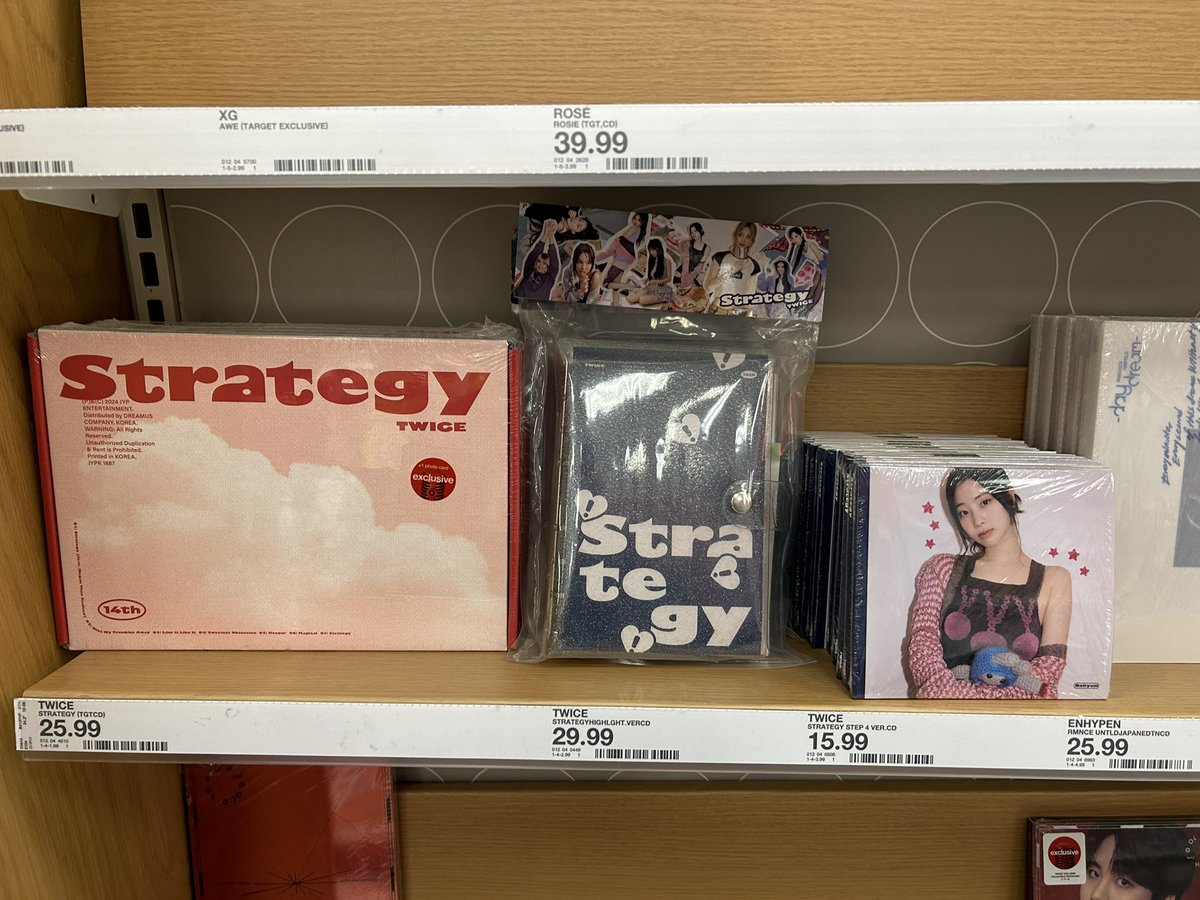 momospeachx's tweet photo. YOU HAVE NO IDEA HOW BAD I WANTED TO GRAB ONE BUT IM WAITING ON MINE TO ARRIVE https://t.co/LeRpxJ0qcf