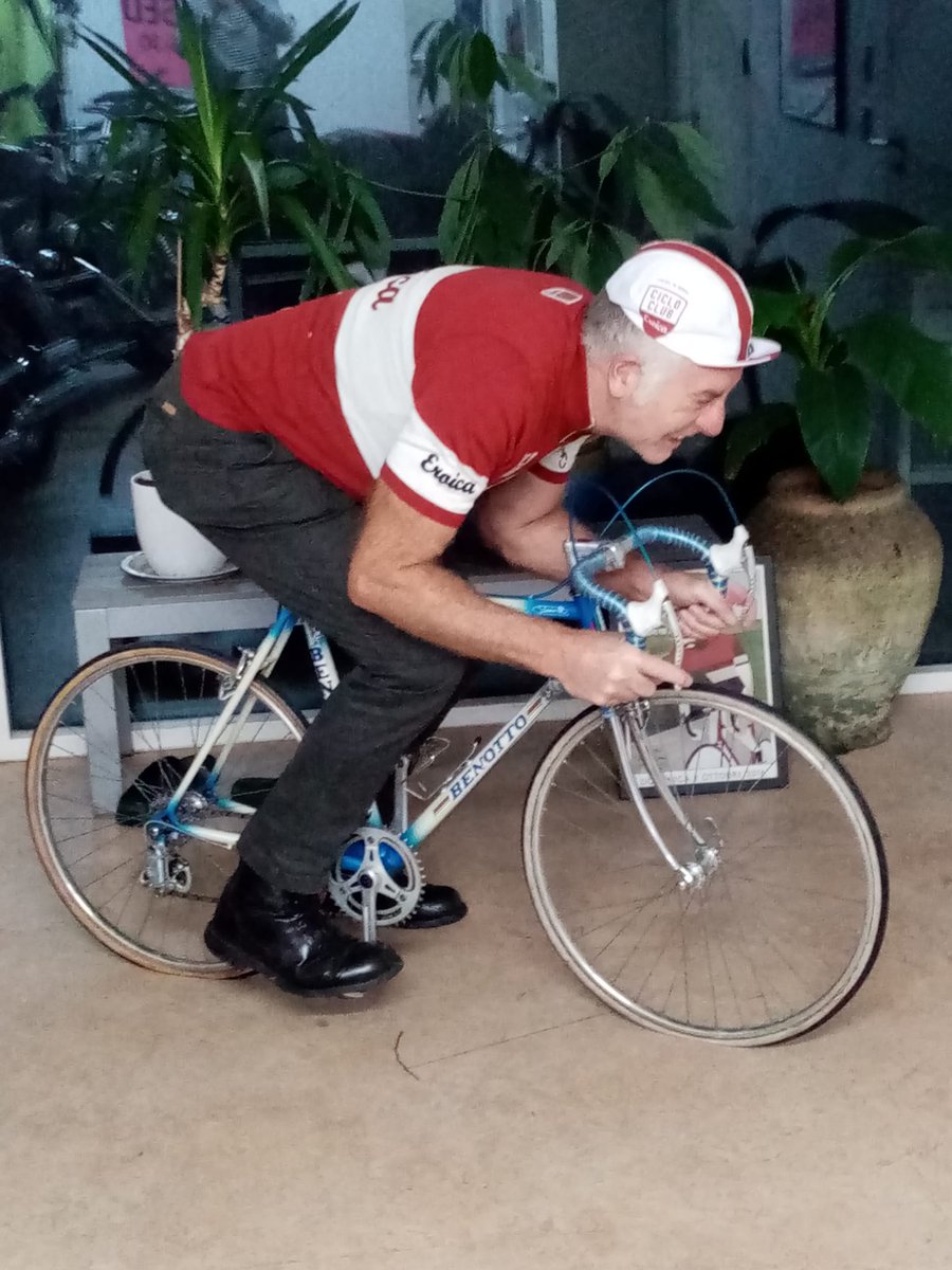 OldVelos's tweet photo. This is what can happen if the shop selling you the bike also does the bike-fit. https://t.co/06PJYkQ1Nz