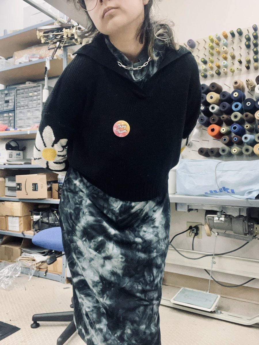 jaybcostumes's tweet photo. Fave fits of November!! ๐ฆ๐ซ๐ฉต #reuse #garmentworkers #seamster #tailor #styling #stylist
Feat:
Pic 1: @MamonoWorld shirt
Pic 2: @looz_y ๐ซถ๐ฝ
All pics: chain necklace by @hardjewelry1 https://t.co/rTwEwlkCCm