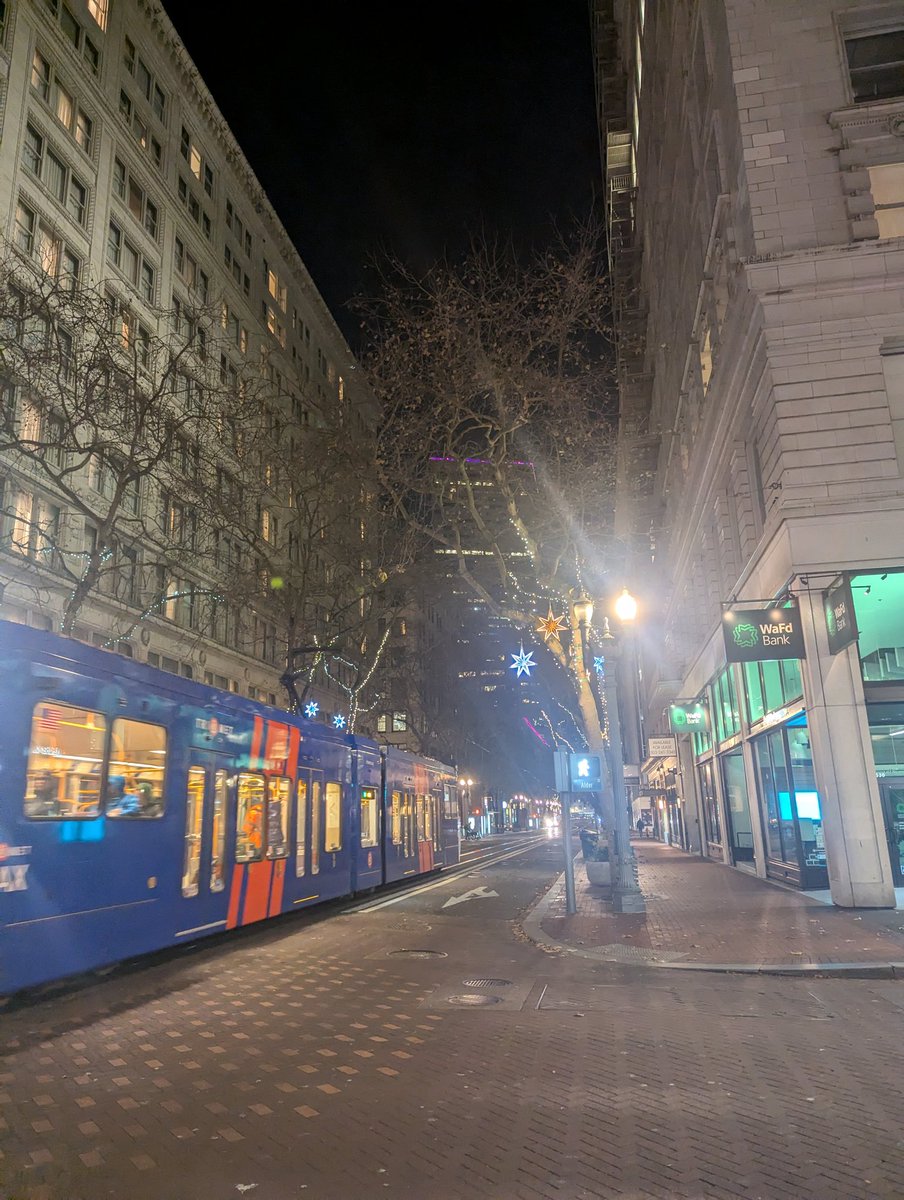 rurinagamer's tweet image. I miss the moment walking around downtown and here you go...  #exercisetime #nighttime