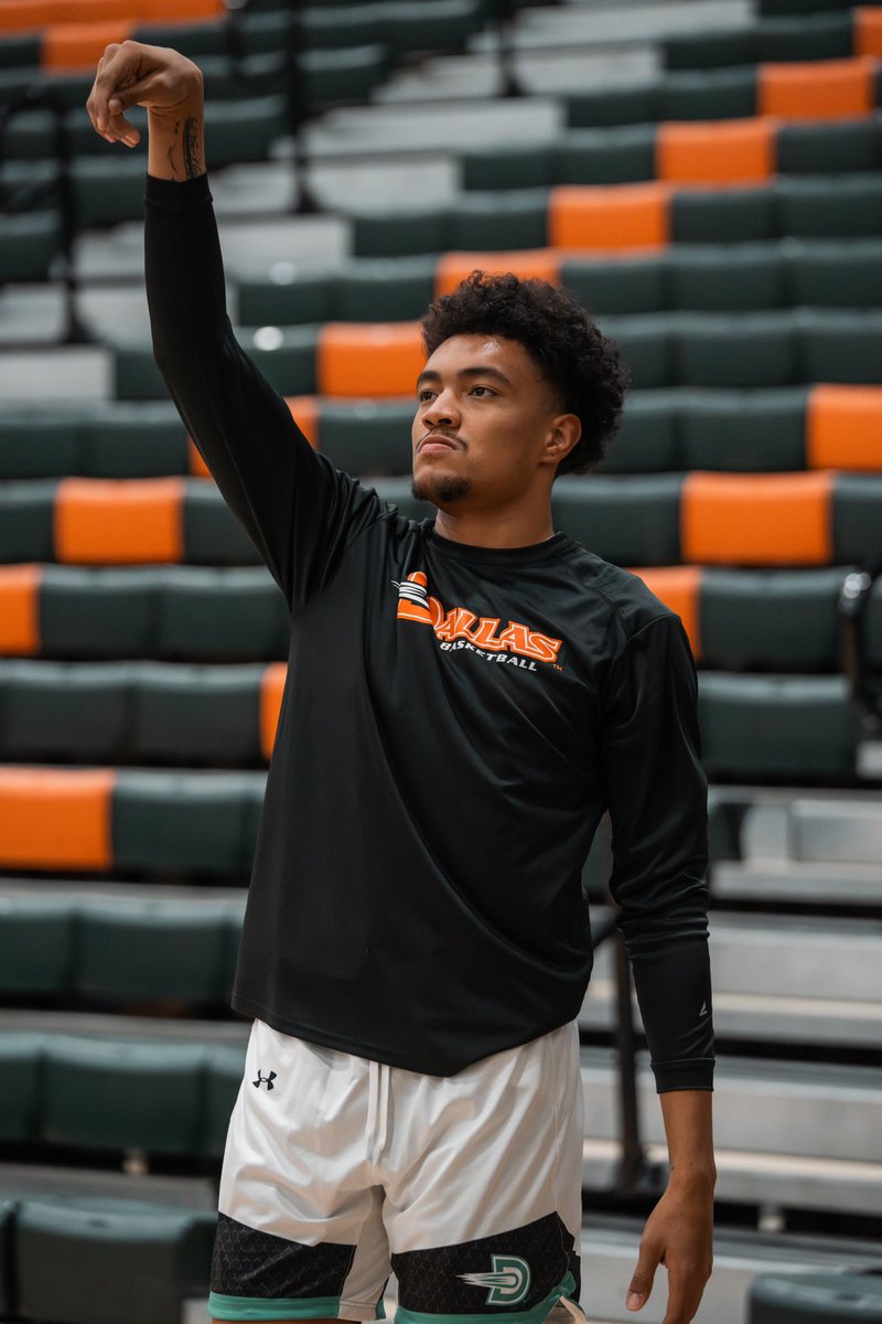 UTDALLAS_MBB's tweet photo. T-minus 30 minutes 🔒 #JustUs https://t.co/7Z2TjYjEPA