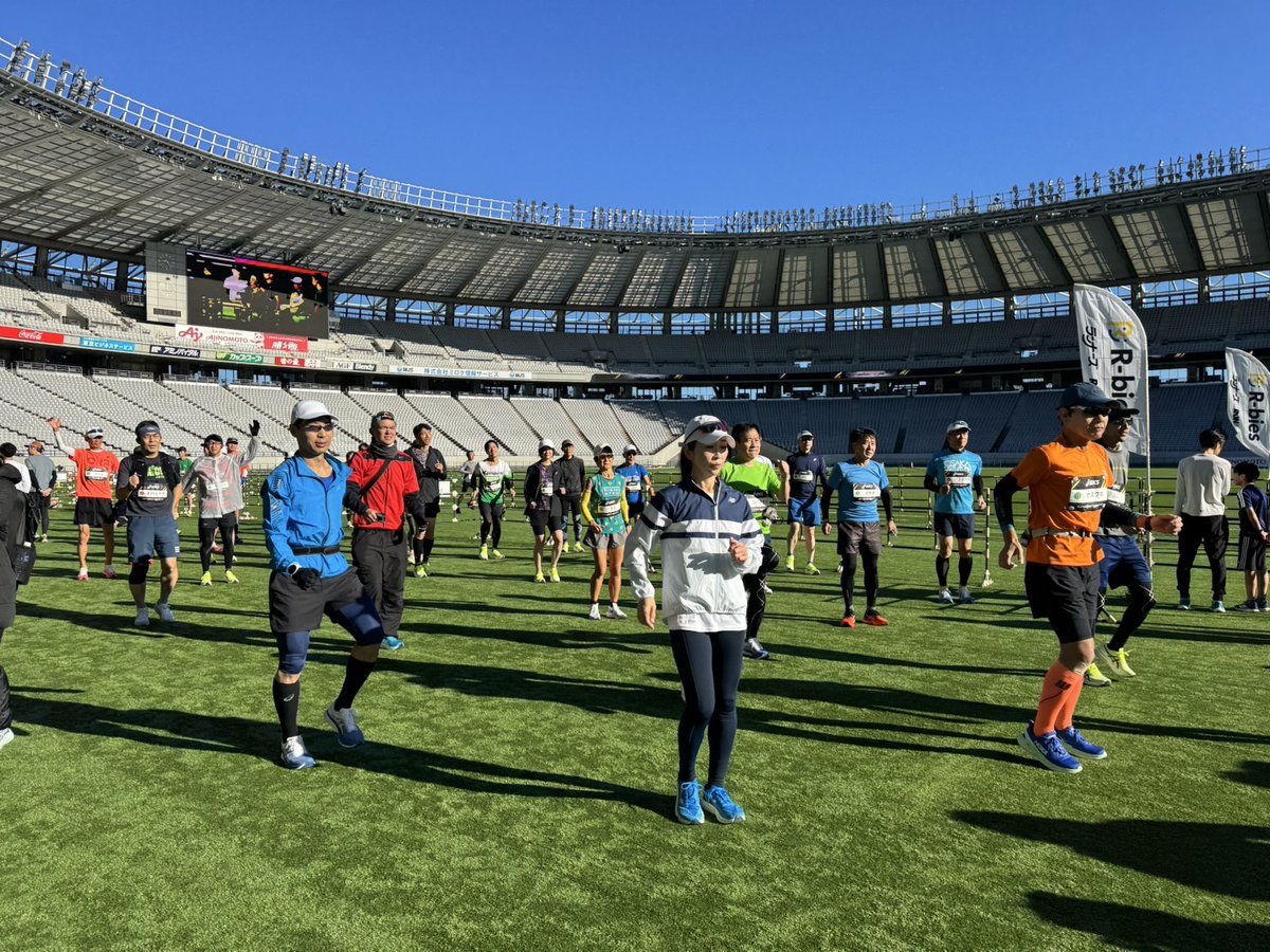 Challenge4_JPN's tweet image. ⋱ みんなでジャパササイズ💪 ⋰
サブ4達成の応援団、
Ｍ高史さんとみんなでジャパササイズ🏃‍♀️🏃‍♂️

刻々と迫る #Challenge4 Tokyoのスタートに向け、体を温めます🫁