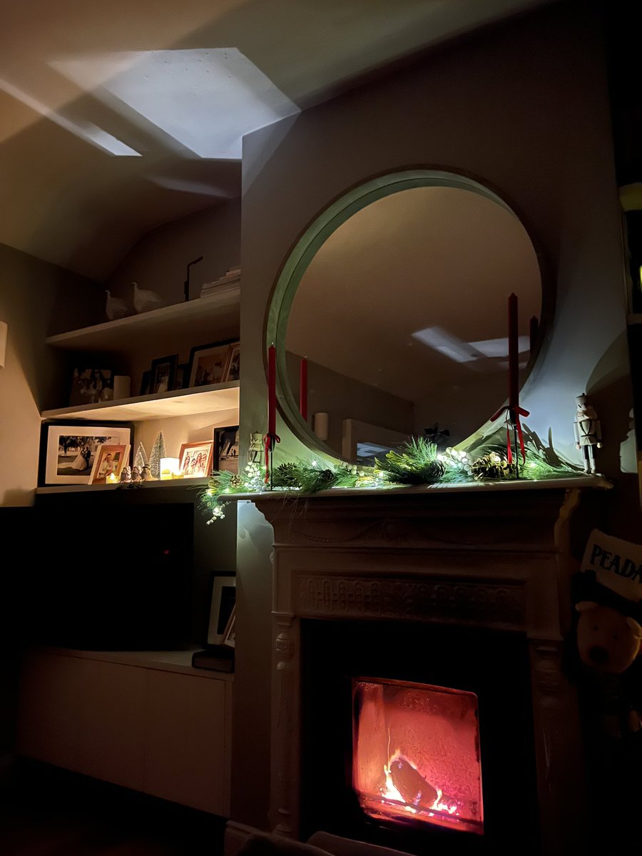 Electricity is gone 5 minutes into the Toy Show 🥲 #StormDarragh