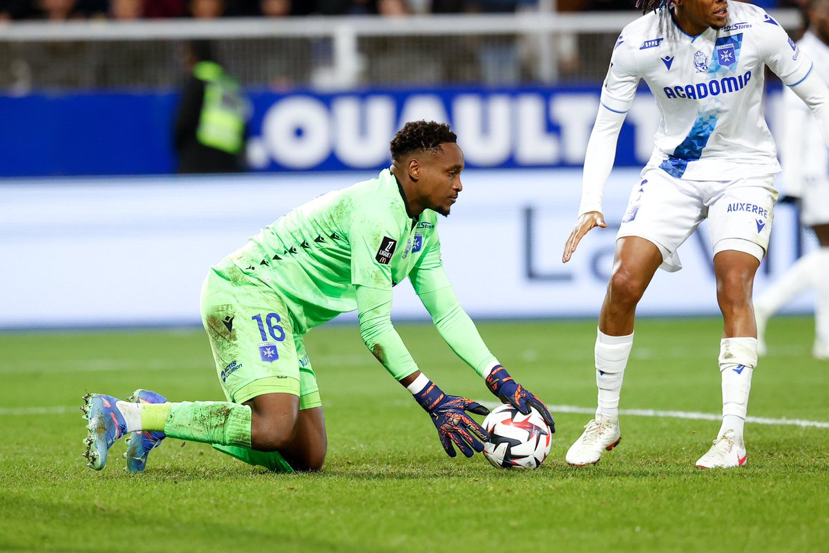 11 arrêts ce soir. 🤯

Donovan Leon ce soir face au PSG c’est juste exceptionnel. 🇬🇫👏🧤