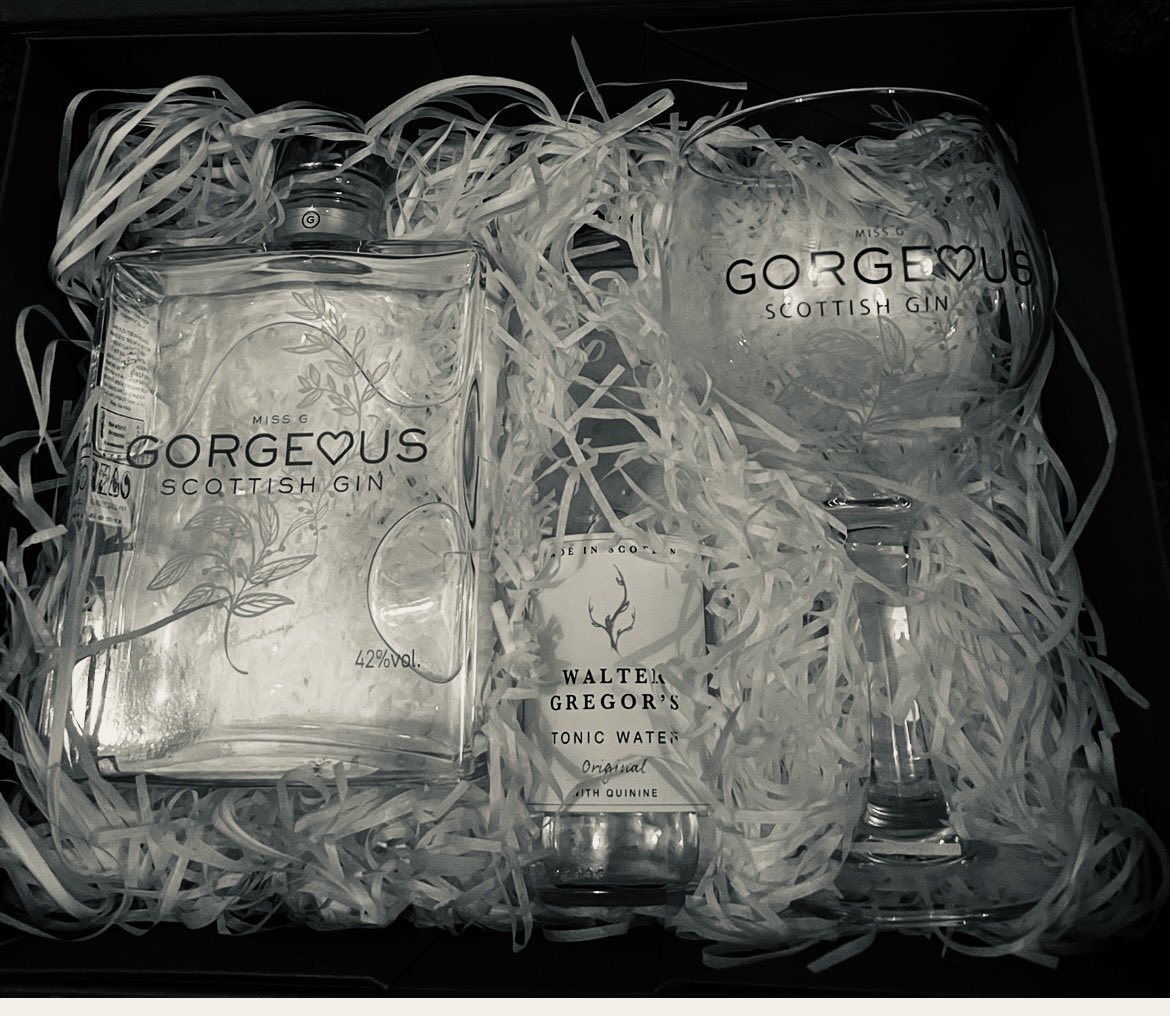 Gorgeous Gift Box value £62, Gorgeous Scottish Gin 70cl, Gorgeous Glass with Walter Gregor’s Original Tonic. Just one option for you to choose from. Visit gorgeousgin.com 🍸#christmas #gifts #choice #mix #scottishgin #gorgeous #freeshipping #luxury #premium