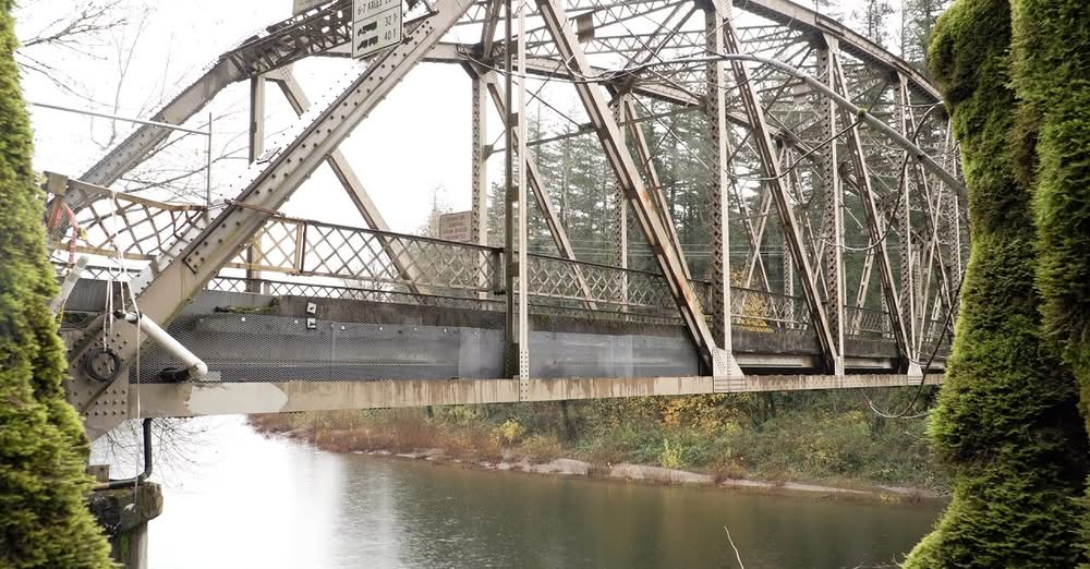 corbettoregon's tweet photo. TRAFFIC ALERT: Next week, construction begins on the north Stark Street Bridge approach. Expect traffic delays on the Historic Columbia River Highway. Details here: https://t.co/ThjATpwF2j https://t.co/owGUJ5TPut