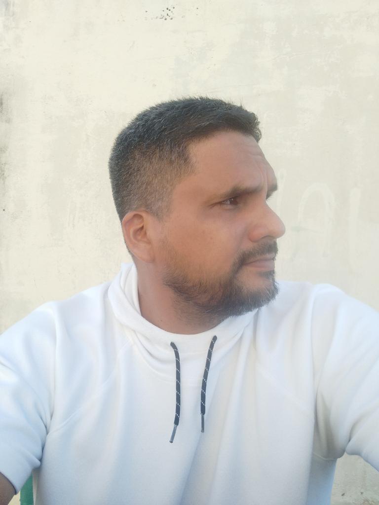 ldaniel418's tweet image. Si seguimos así pronto tendré todo el cabello de canas. Melanina me has abandonado