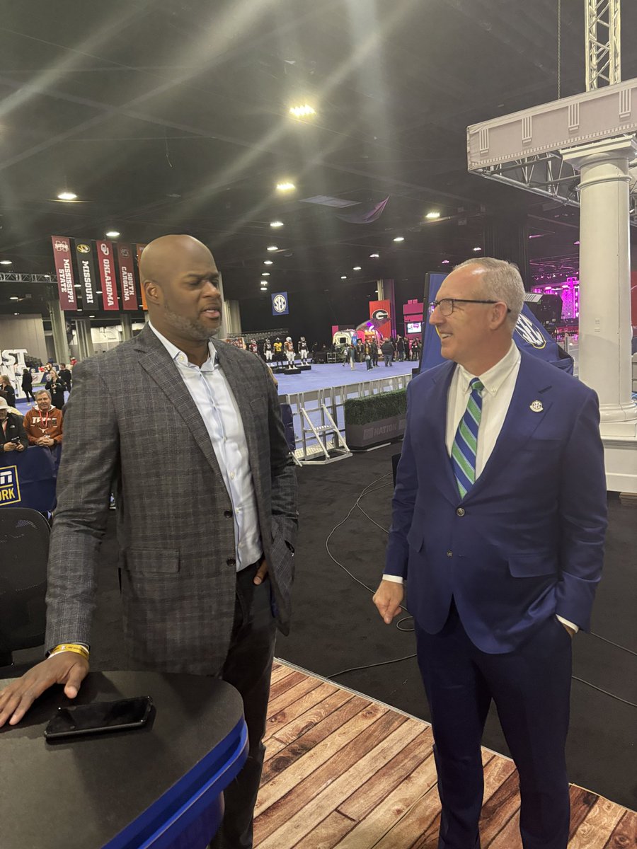 finebaum's tweet photo. He didn’t play in the SEC, but he’s @TexasFootball’s first #SECLegend. Vince Young joins the show next https://t.co/jA3ckTGllO