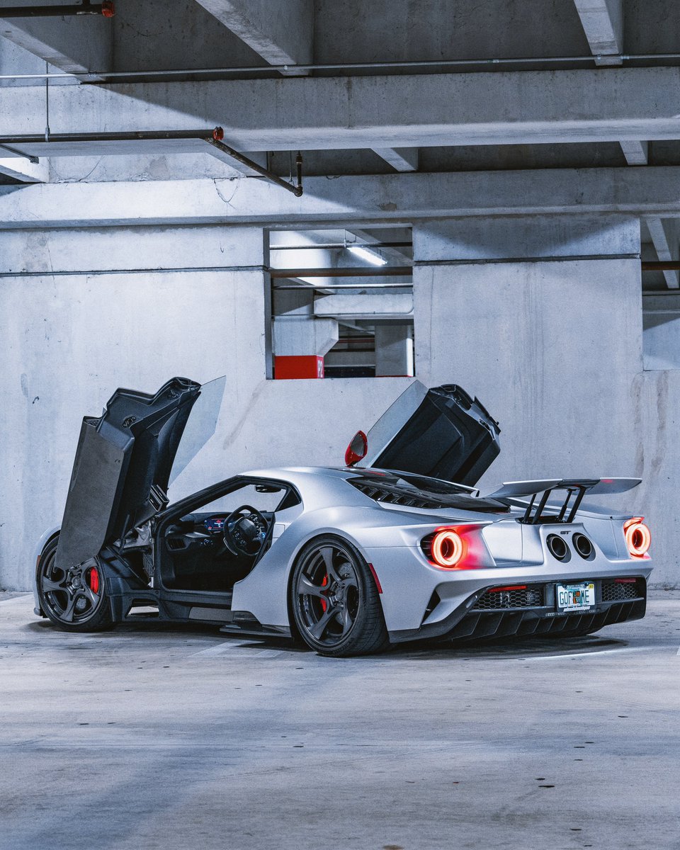 KFLETCH___'s tweet photo. Only 50 in the world. New work for AnrkyWheels. The Ford GT Carbon Series. Nothing short of $1,000,000 https://t.co/mjhpMKUTSI