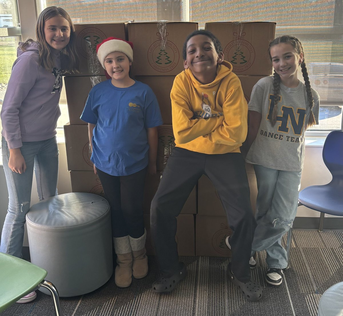 MarandiDiehl's tweet photo. Franklin Falcons collected 15 boxes of non-perishable items to donate to the Liberty Community Christmas Tree Program! We couldn't have done it without the help of our 5th graders who collected and boxed up items! @LPSFranklinElem @LIBERTYSCHOOLS #sharethegood https://t.co/gx6rhluMOl