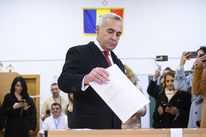 jacopo_iacoboni's tweet photo. La Corte Suprema della Romania ha annullato i risultati del primo turno delle elezioni presidenziali, in cui ha vinto il candidato di estrema destra Calin Georgescu, per finanziamenti illegali dalla Russia, campagna illegale russa pro Georgescu su TikTok, 85mila attacchi hacker https://t.co/WqQMIuyZC4