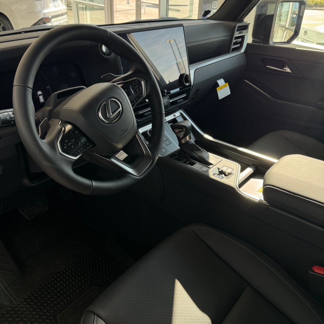 🎁 Santa may bring the toys, but we’ve got the rides! 🎄