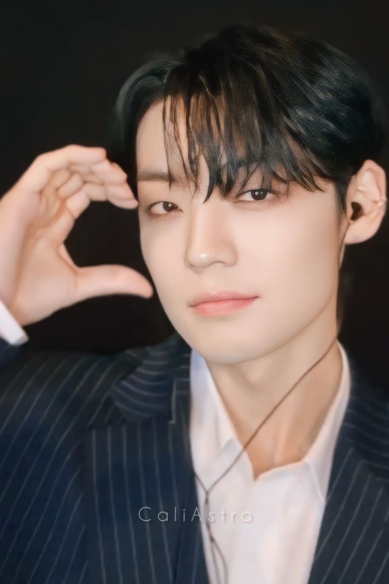 CaliAstro's tweet photo. Ask and you shall receive. Kang Yuchan from A.C.E serving face when I asked for him to pose for my phone wallpaper.

#ACE #Yuchan #에이스 https://t.co/ST0Gu3DYBf
