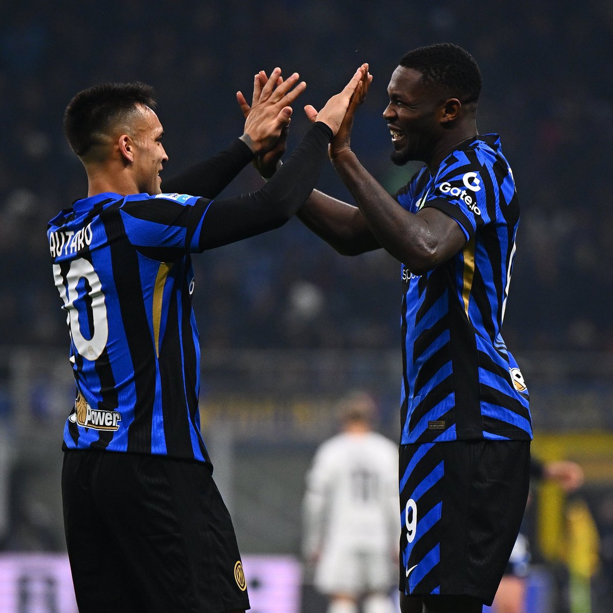 Inter_br's tweet image. 🔟 ➕ 9️⃣ 🟰 🖤💙

#ForzaInter #InterParma